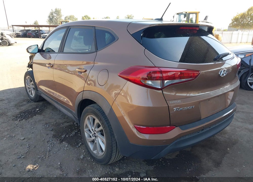 2017 HYUNDAI TUCSON SE VIN: KM8J23A43HU394918