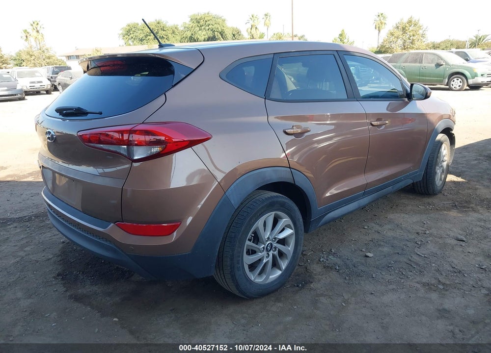 2017 HYUNDAI TUCSON SE VIN: KM8J23A43HU394918