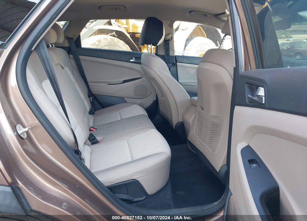 2017 HYUNDAI TUCSON SE VIN: KM8J23A43HU394918