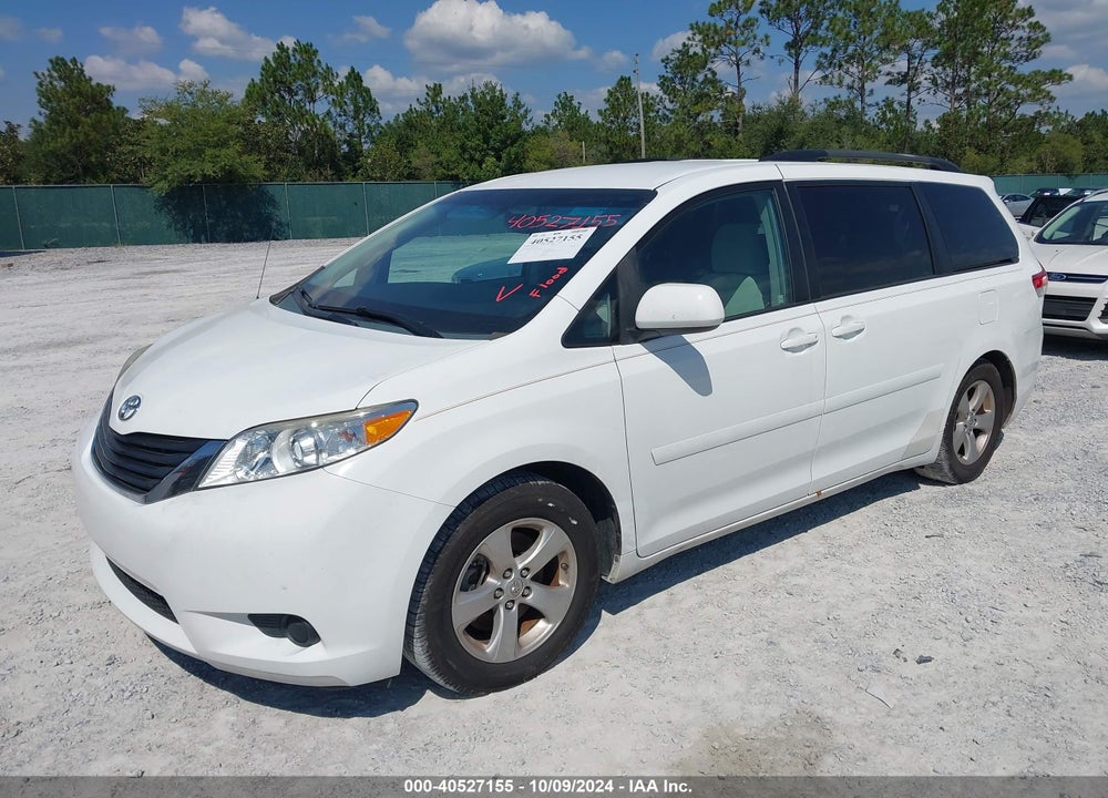 2013 TOYOTA SIENNA LE V6 8 PASSENGER VIN: 5TDKK3DC0DS307132
