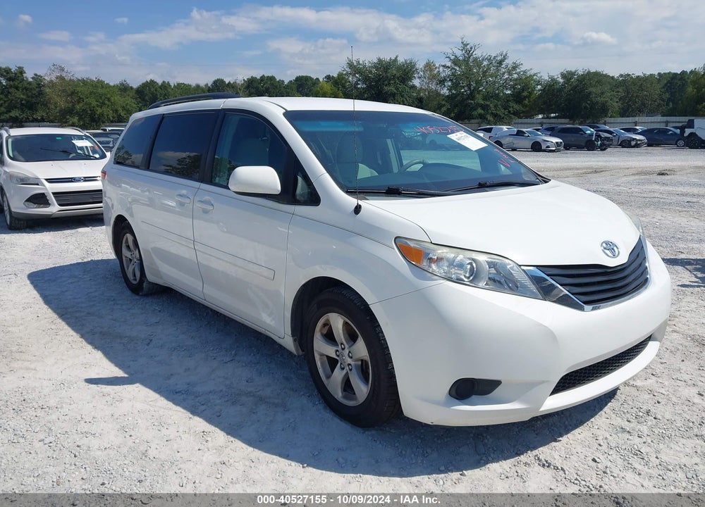 2013 TOYOTA SIENNA LE V6 8 PASSENGER VIN: 5TDKK3DC0DS307132