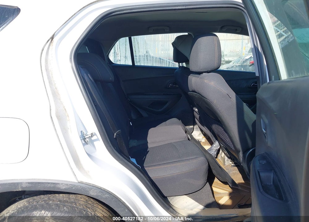 2019 CHEVROLET TRAX LS VIN: 3GNCJNSB8KL255305