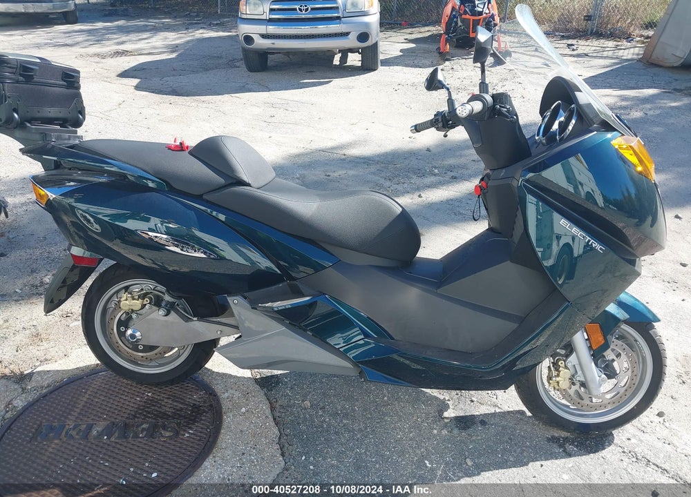 2007 VECTRIX ELECTRIC MAXI-SCOOTER VIN: SZCAAGNU5SAA01313