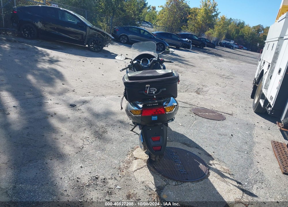 2007 VECTRIX ELECTRIC MAXI-SCOOTER VIN: SZCAAGNU5SAA01313