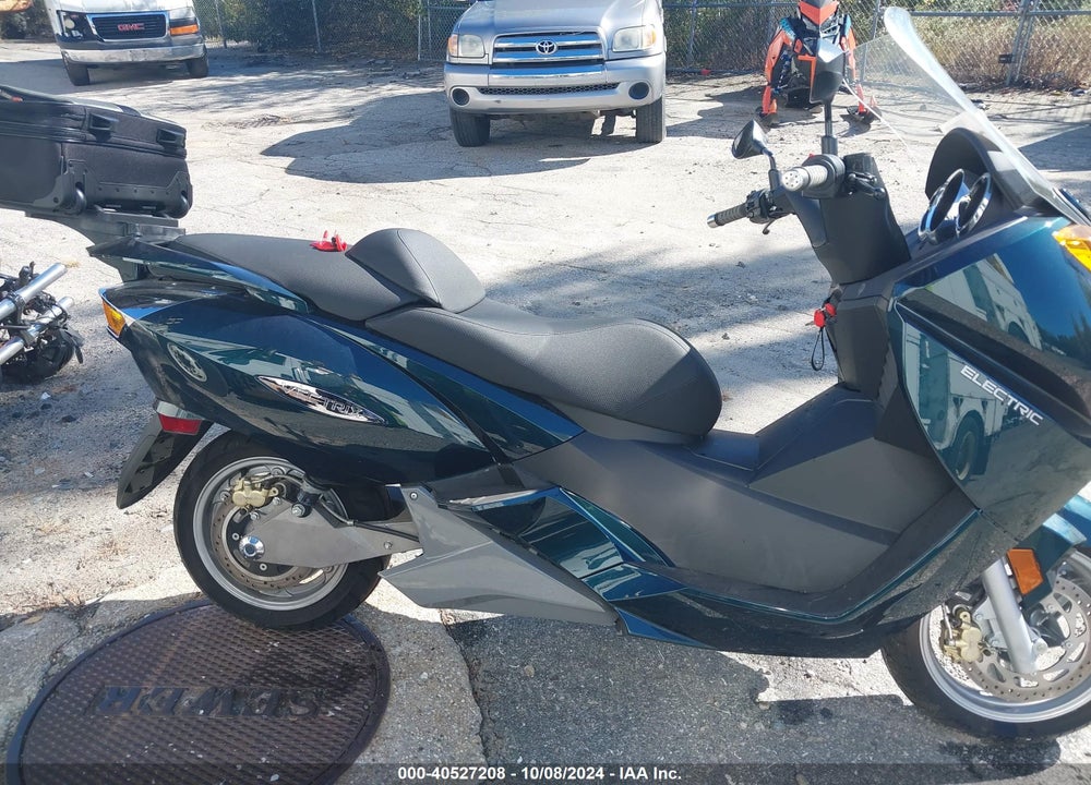 2007 VECTRIX ELECTRIC MAXI-SCOOTER VIN: SZCAAGNU5SAA01313