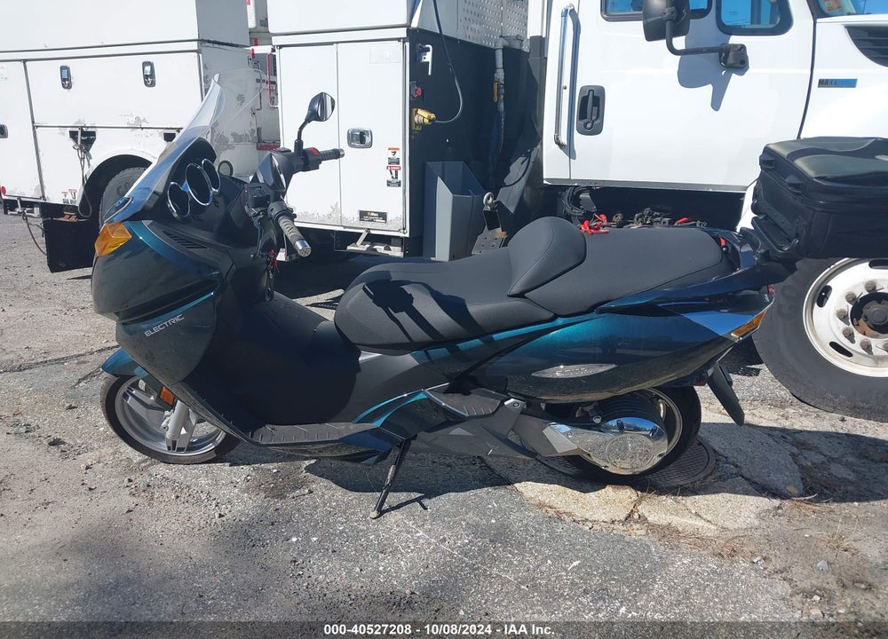 2007 VECTRIX ELECTRIC MAXI-SCOOTER VIN: SZCAAGNU5SAA01313