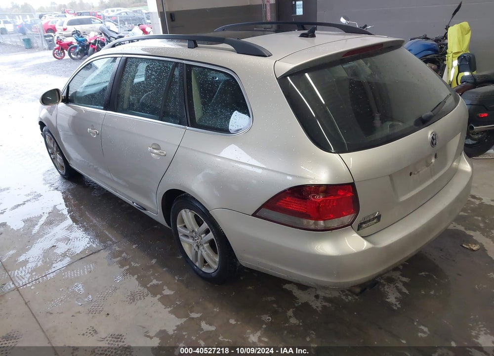 2011 VOLKSWAGEN JETTA SPORTWAGEN 2.0L TDI VIN: 3VWPL8AJXBM608858
