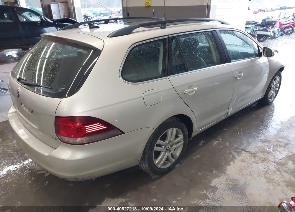 2011 VOLKSWAGEN JETTA SPORTWAGEN 2.0L TDI VIN: 3VWPL8AJXBM608858