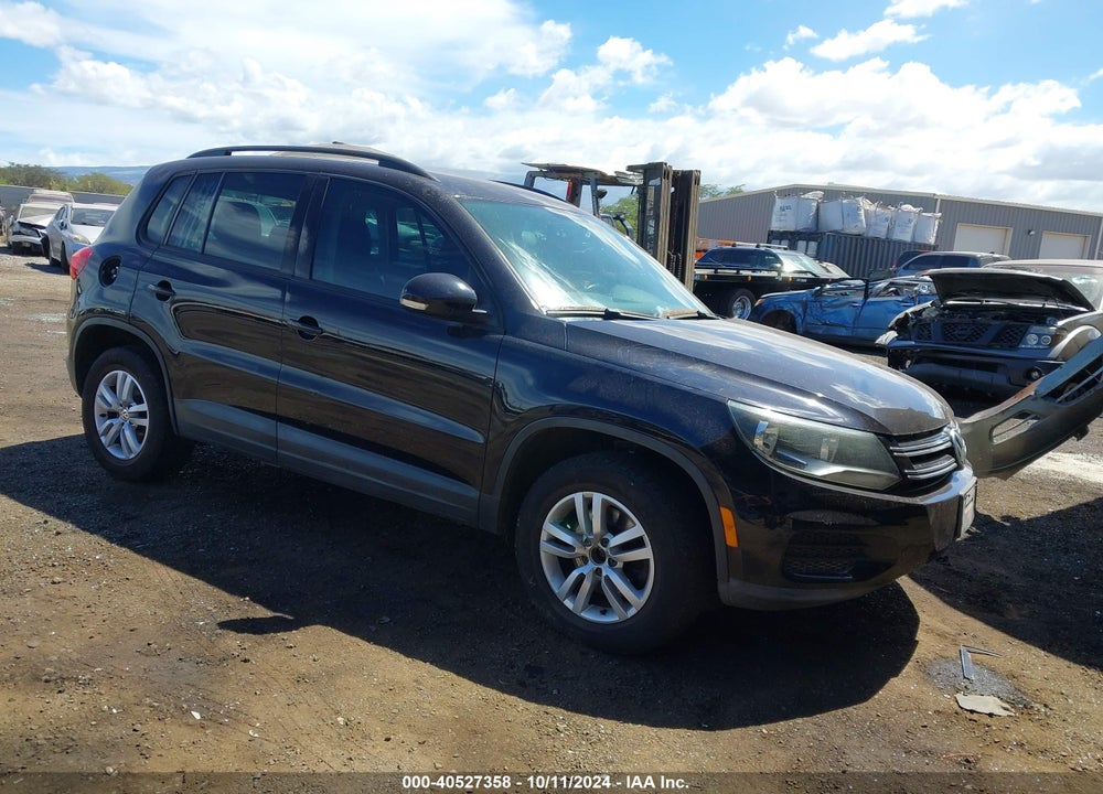 2015 VOLKSWAGEN TIGUAN S VIN: WVGAV7AX7FW557628