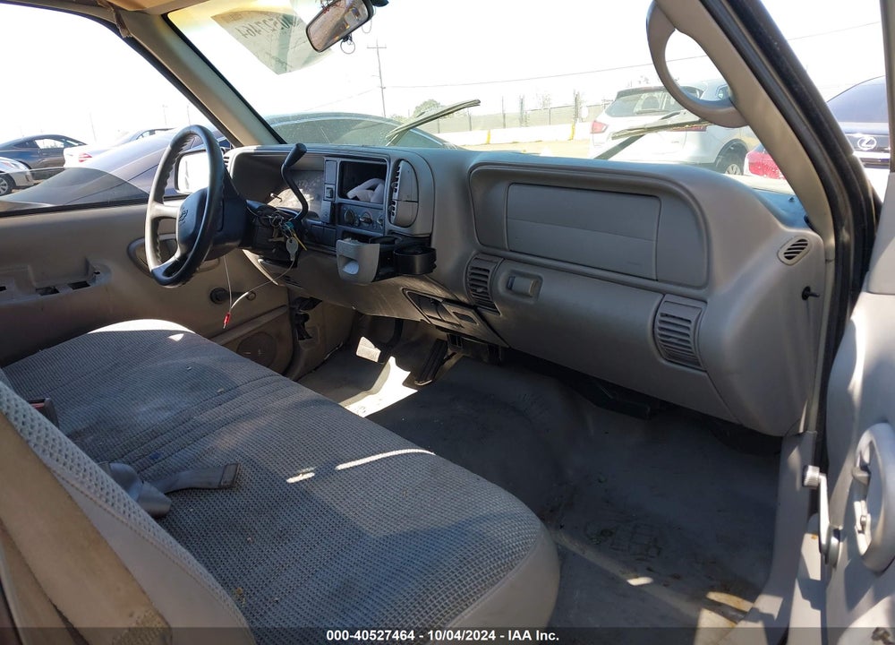 1998 CHEVROLET C1500 FLEETSIDE VIN: 1GCEC14M8WZ185810