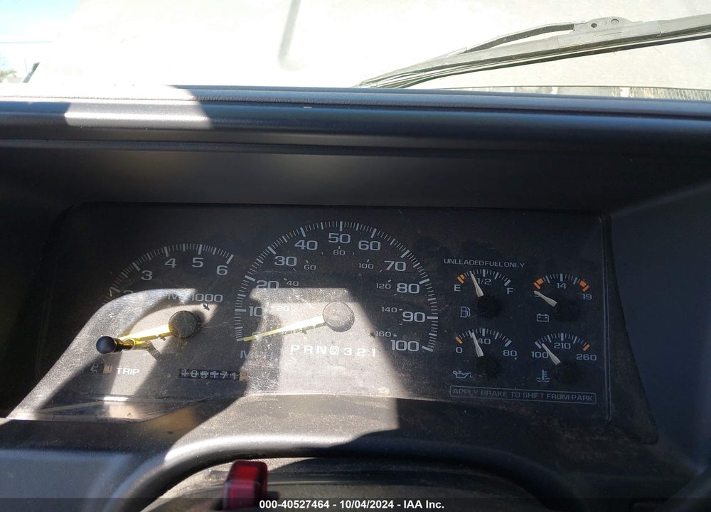 1998 CHEVROLET C1500 FLEETSIDE VIN: 1GCEC14M8WZ185810