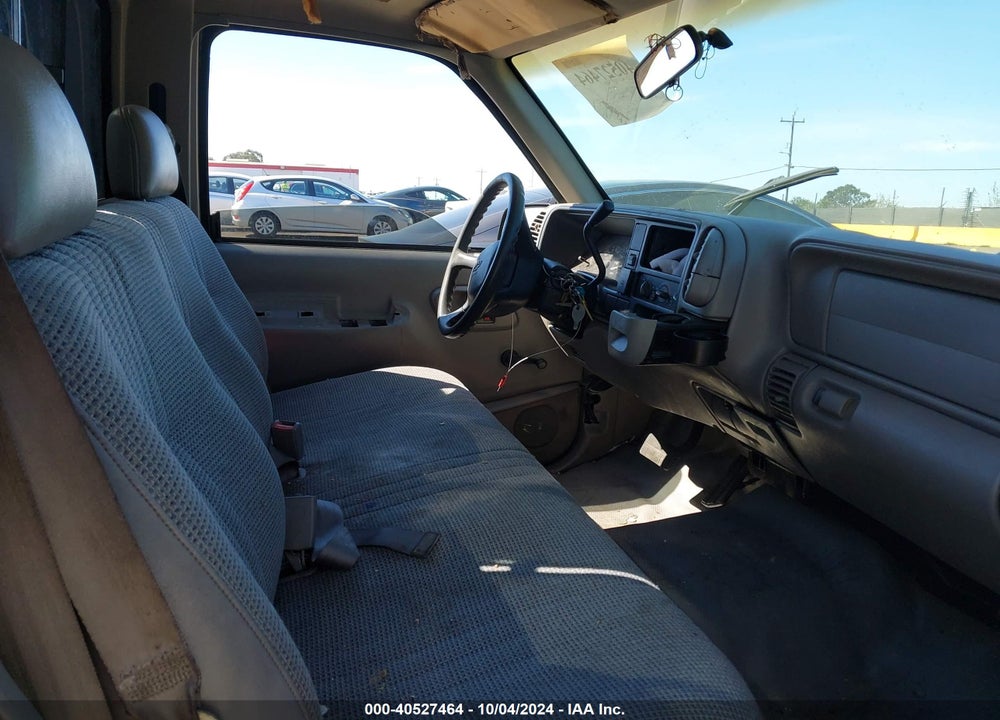 1998 CHEVROLET C1500 FLEETSIDE VIN: 1GCEC14M8WZ185810