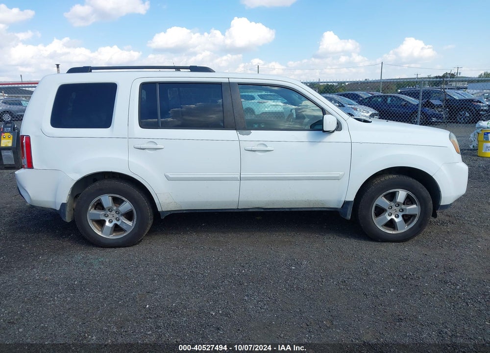 2011 HONDA PILOT EX-L VIN: 5FNYF4H58BB050495