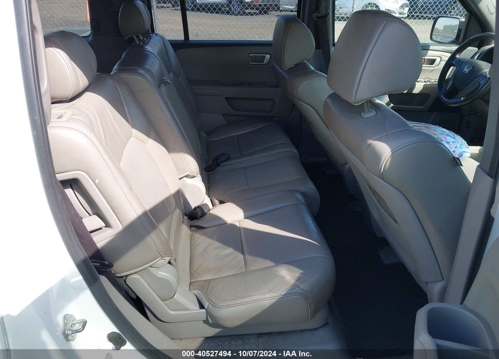 2011 HONDA PILOT EX-L VIN: 5FNYF4H58BB050495