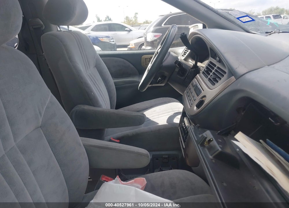 2001 TOYOTA SIENNA XLE VIN: 4T3ZF13C21U322895
