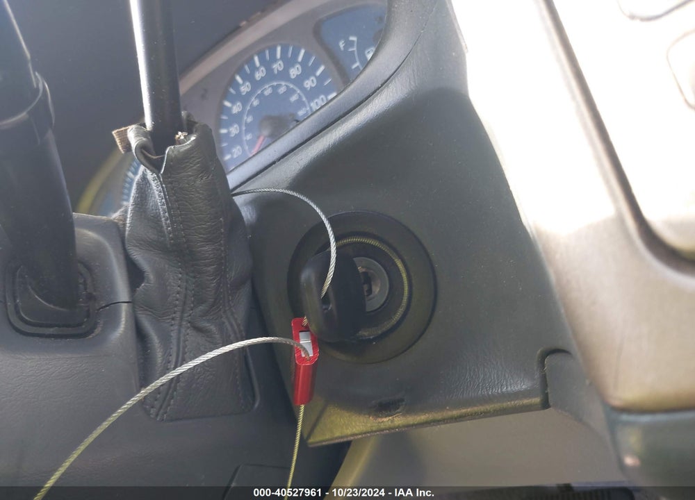 2001 TOYOTA SIENNA XLE VIN: 4T3ZF13C21U322895