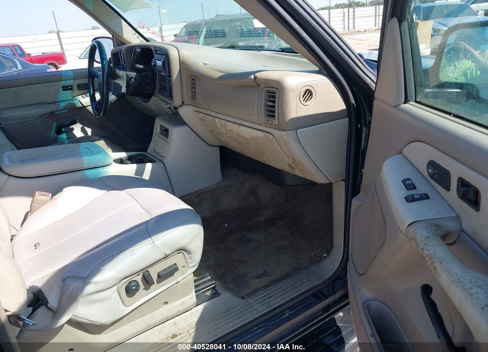 2001 CHEVROLET TAHOE LT VIN: 1GNEC13T91R144529