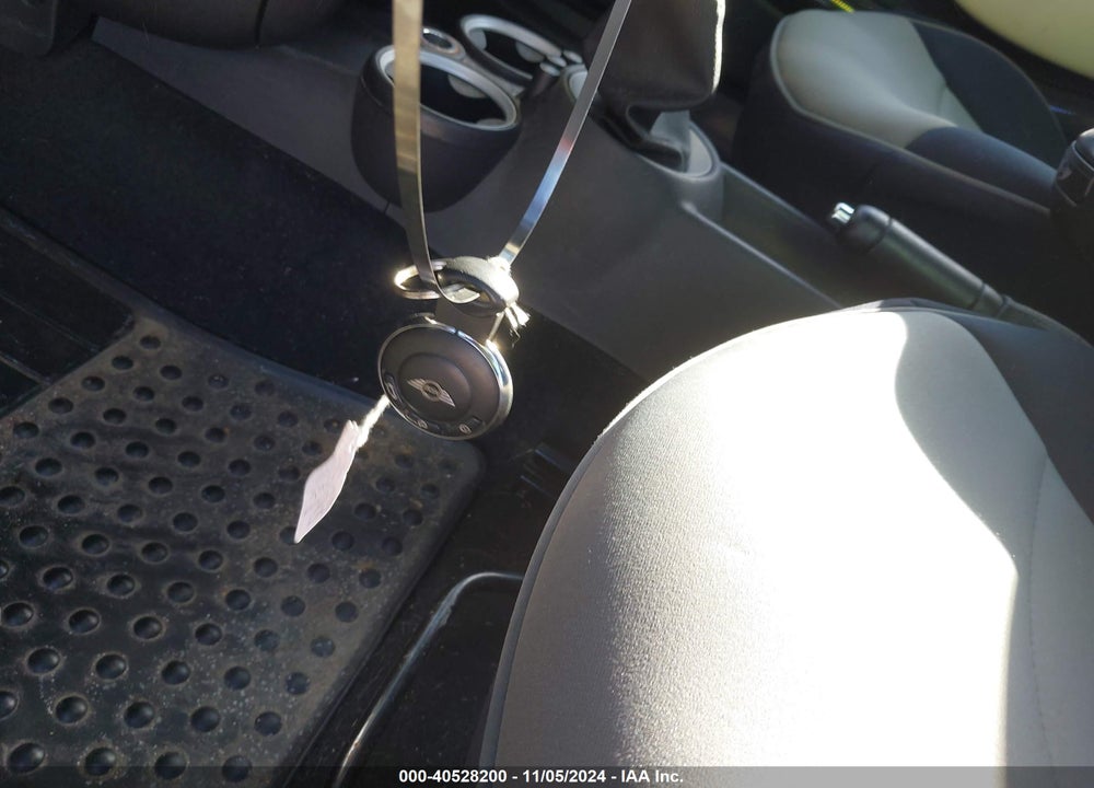 2012 MINI COOPER S VIN: WMWSV3C57CTY26752
