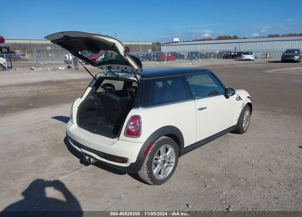 2012 MINI COOPER S VIN: WMWSV3C57CTY26752
