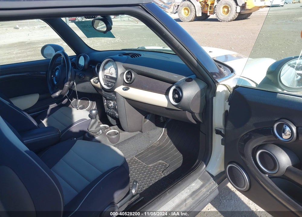 2012 MINI COOPER S VIN: WMWSV3C57CTY26752
