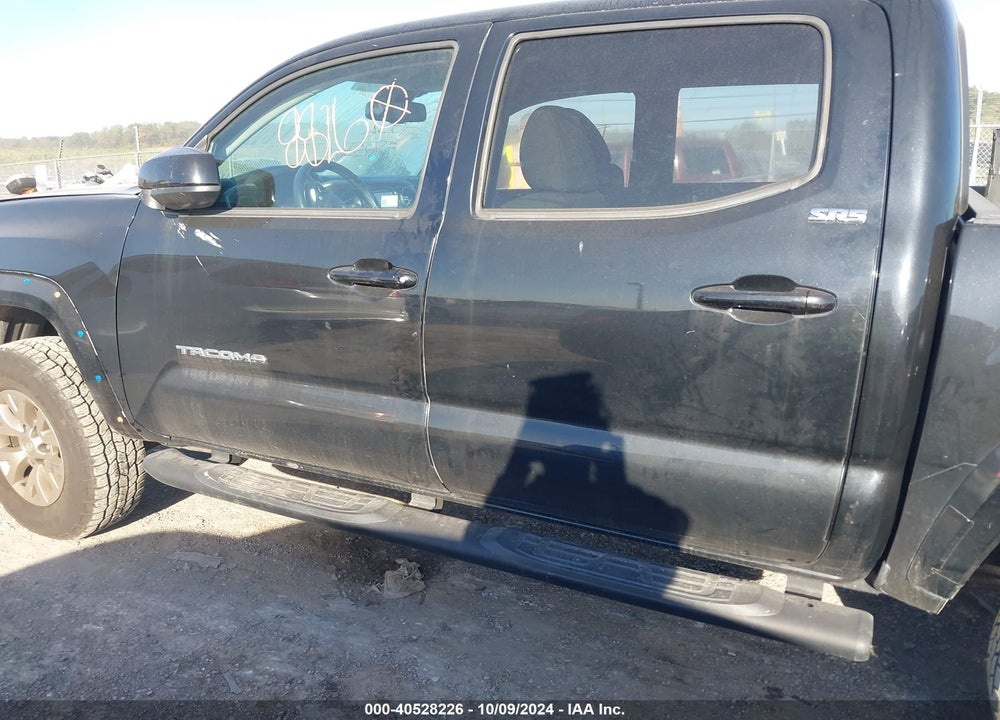 2018 TOYOTA TACOMA SR5 V6 VIN: 3TMCZ5AN7JM171160