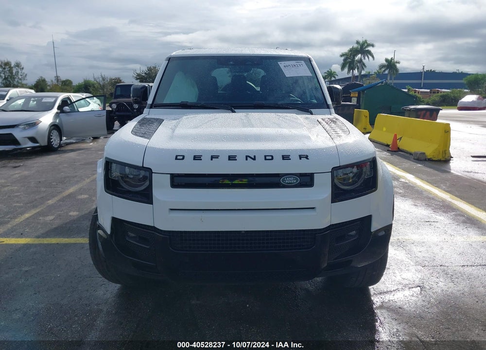 2024 LAND ROVER DEFENDER 130 P400 X-DYNAMIC SE VIN: SALE2FEU6R2253672