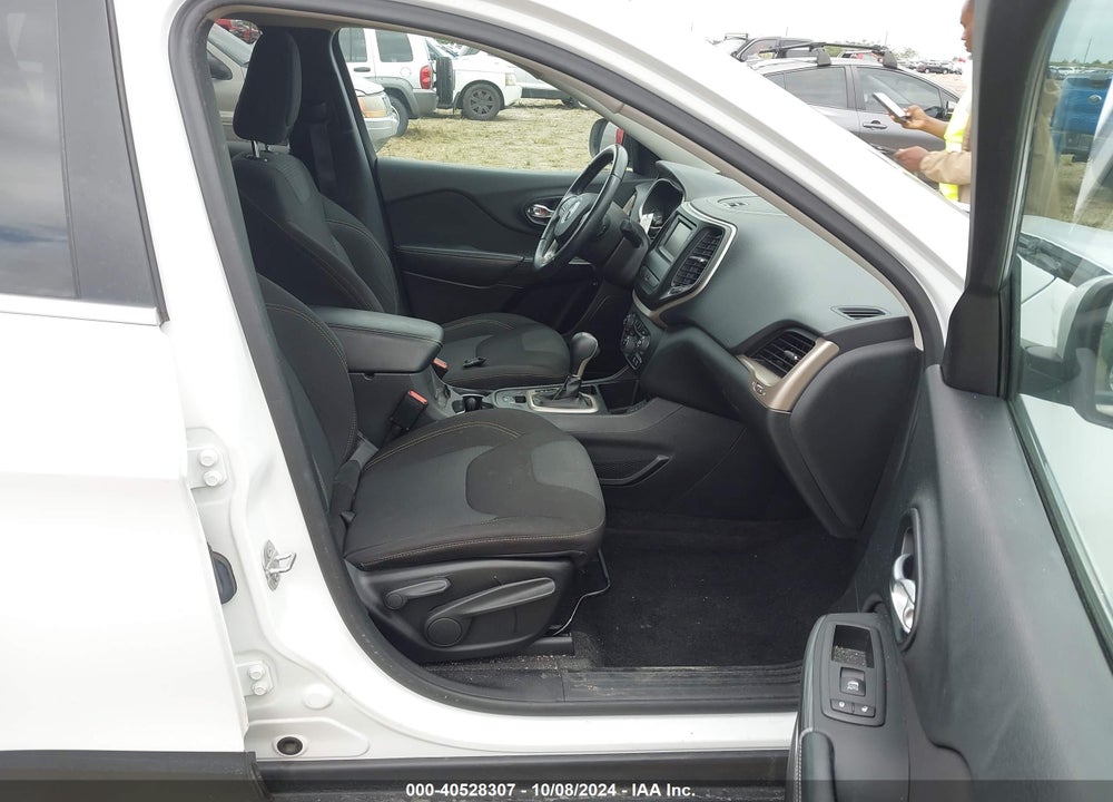 2015 JEEP CHEROKEE LATITUDE VIN: 1C4PJLCB1FW781434