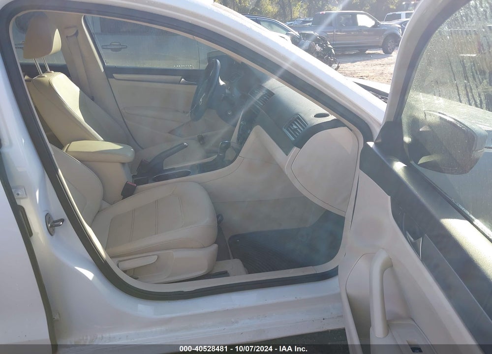 2014 VOLKSWAGEN PASSAT 2.0L TDI SE VIN: 1VWBN7A3XEC011926