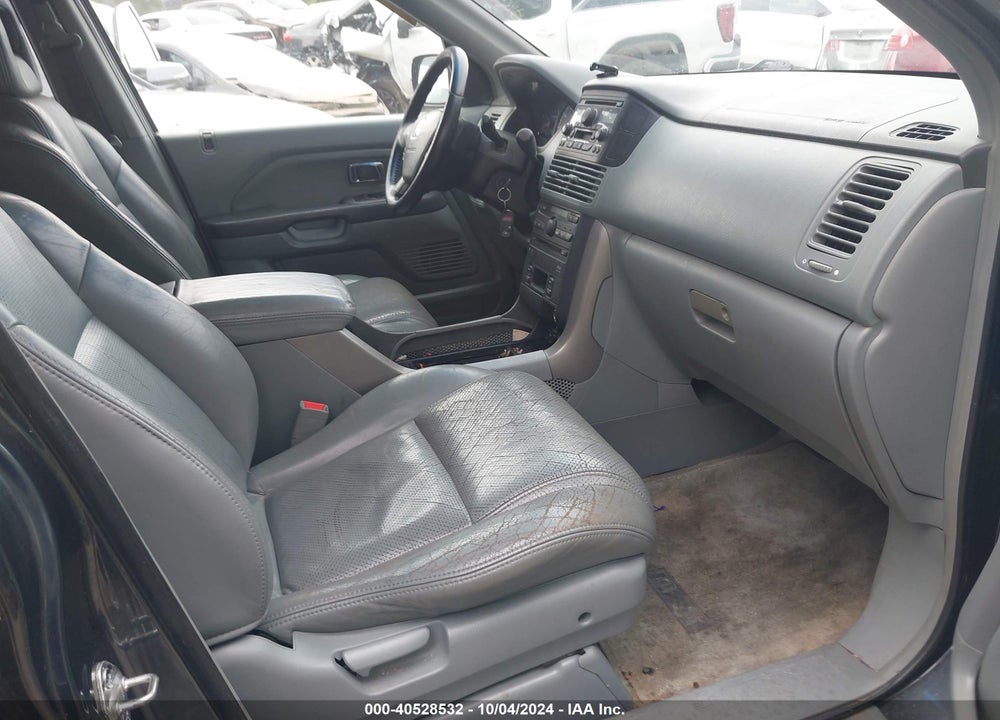 2004 HONDA PILOT EX-L VIN: 5FNYF18654B010773