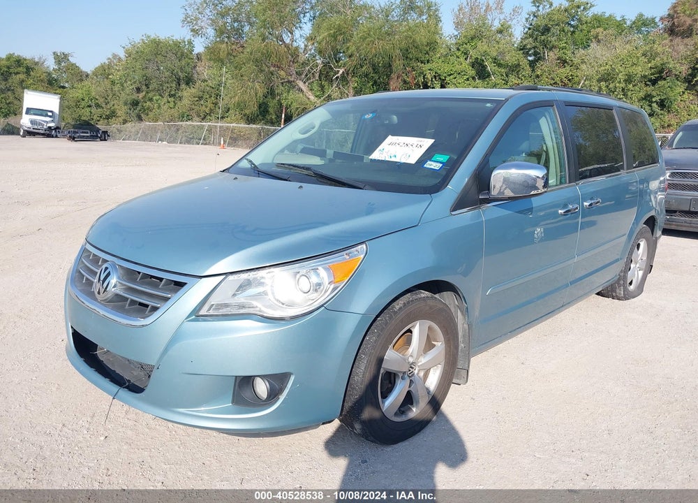 2010 VOLKSWAGEN ROUTAN SEL PREMIUM VIN: 2V4RW6DX0AR138361