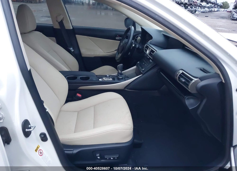 2016 LEXUS IS 200T VIN: JTHBA1D24G5005320