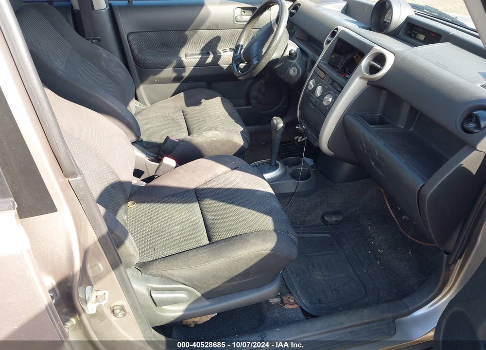 2005 SCION XB VIN: JTLKT324850213324