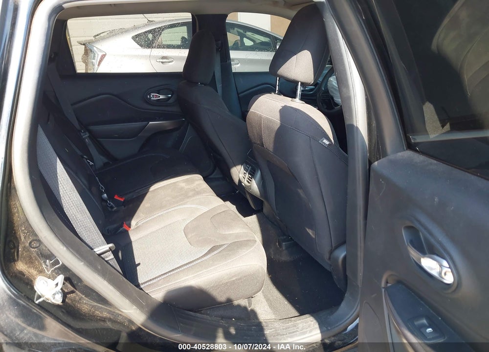 2019 JEEP CHEROKEE LATITUDE FWD VIN: 1C4PJLCB3KD358957