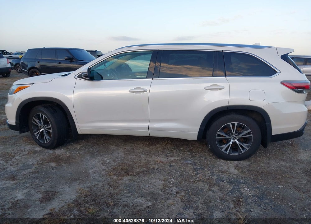 2016 TOYOTA HIGHLANDER XLE V6 VIN: 5TDJKRFH7GS338907