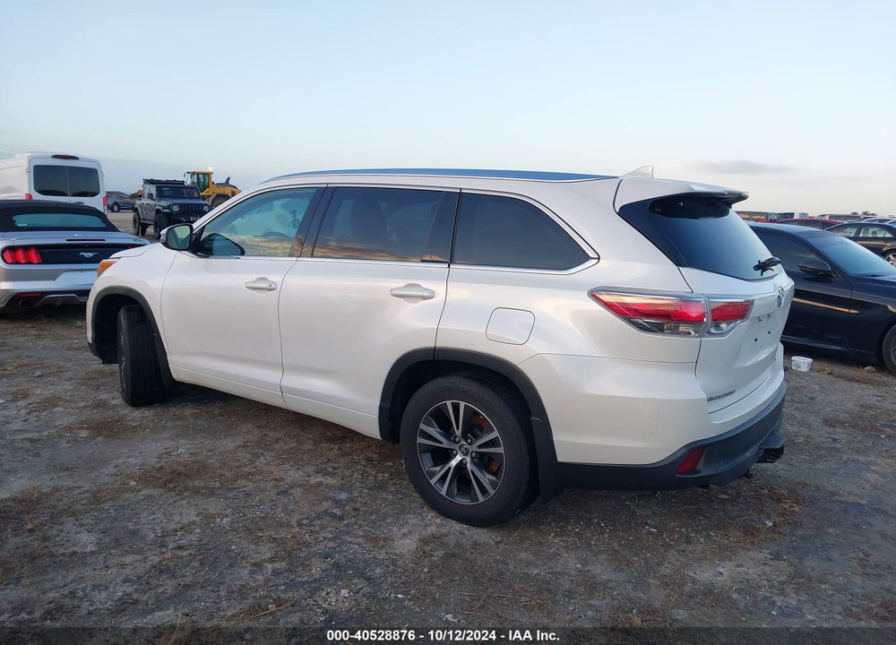2016 TOYOTA HIGHLANDER XLE V6 VIN: 5TDJKRFH7GS338907