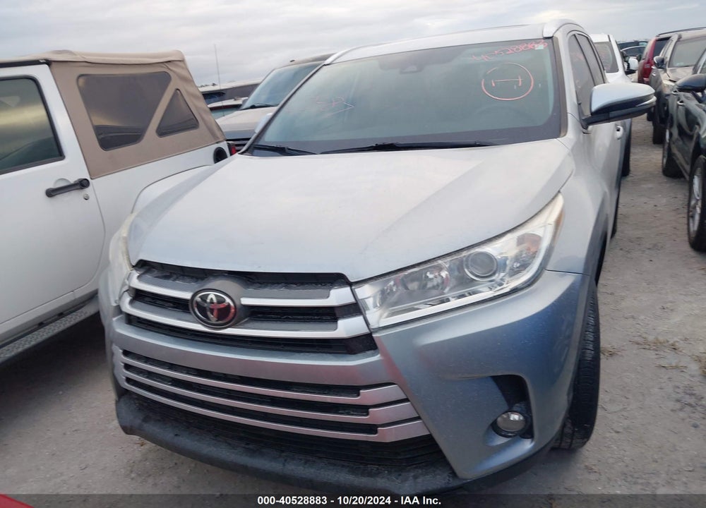 2019 TOYOTA HIGHLANDER XLE VIN: 5TDKZRFH2KS575104