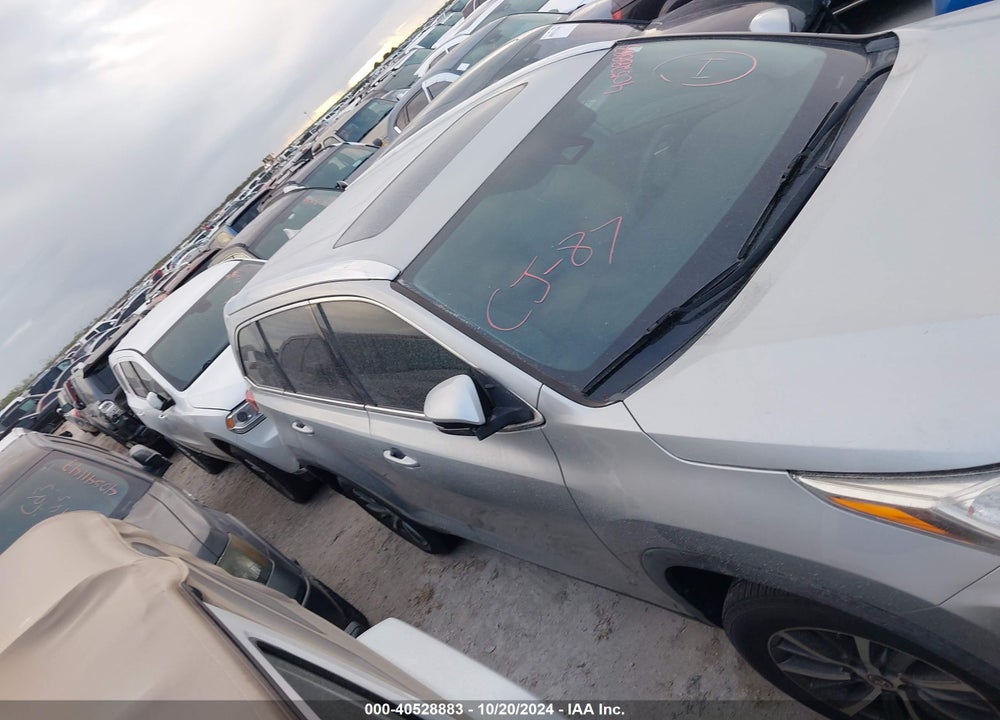 2019 TOYOTA HIGHLANDER XLE VIN: 5TDKZRFH2KS575104