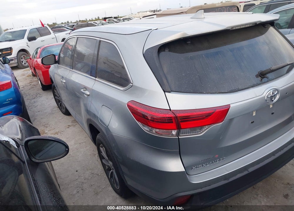 2019 TOYOTA HIGHLANDER XLE VIN: 5TDKZRFH2KS575104