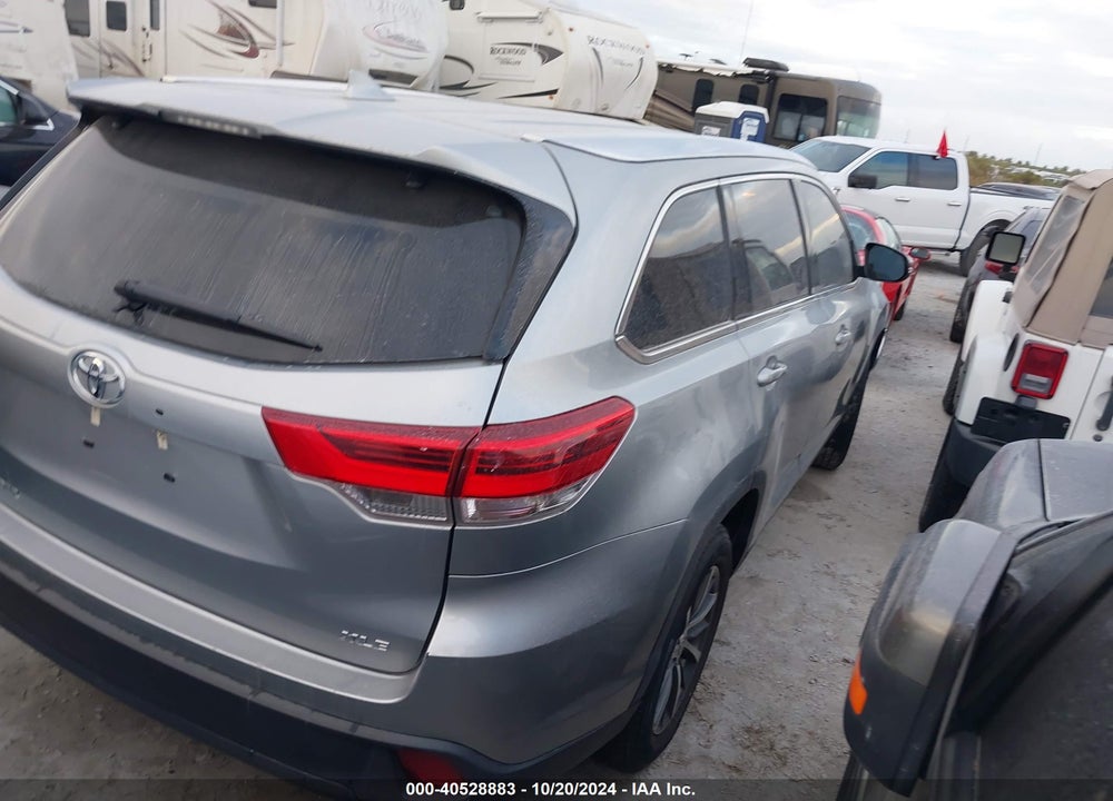 2019 TOYOTA HIGHLANDER XLE VIN: 5TDKZRFH2KS575104