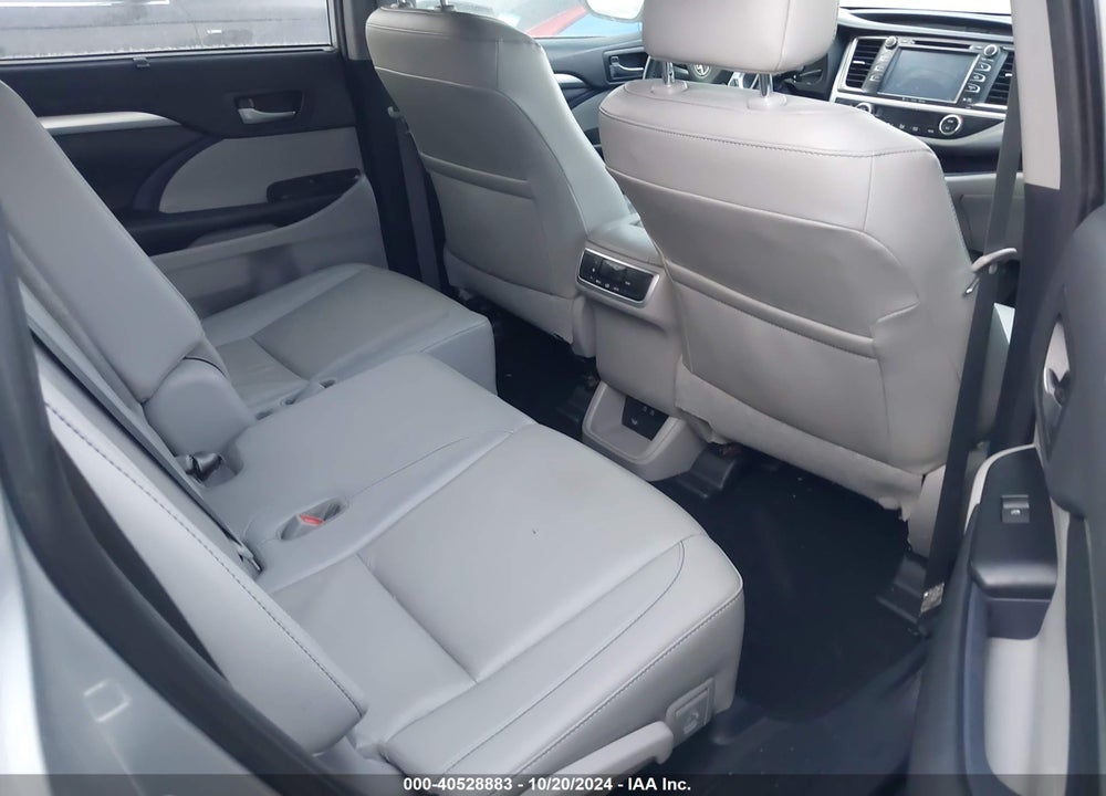 2019 TOYOTA HIGHLANDER XLE VIN: 5TDKZRFH2KS575104