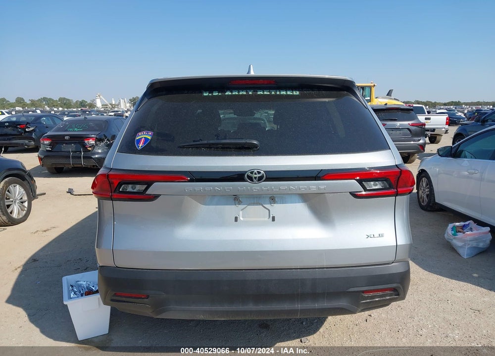 2024 TOYOTA GRAND HIGHLANDER XLE VIN: 5TDAAAA56RS002492