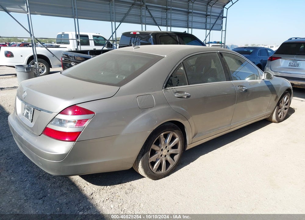 2008 MERCEDES-BENZ S 550 VIN: WDDNG71X58A151059
