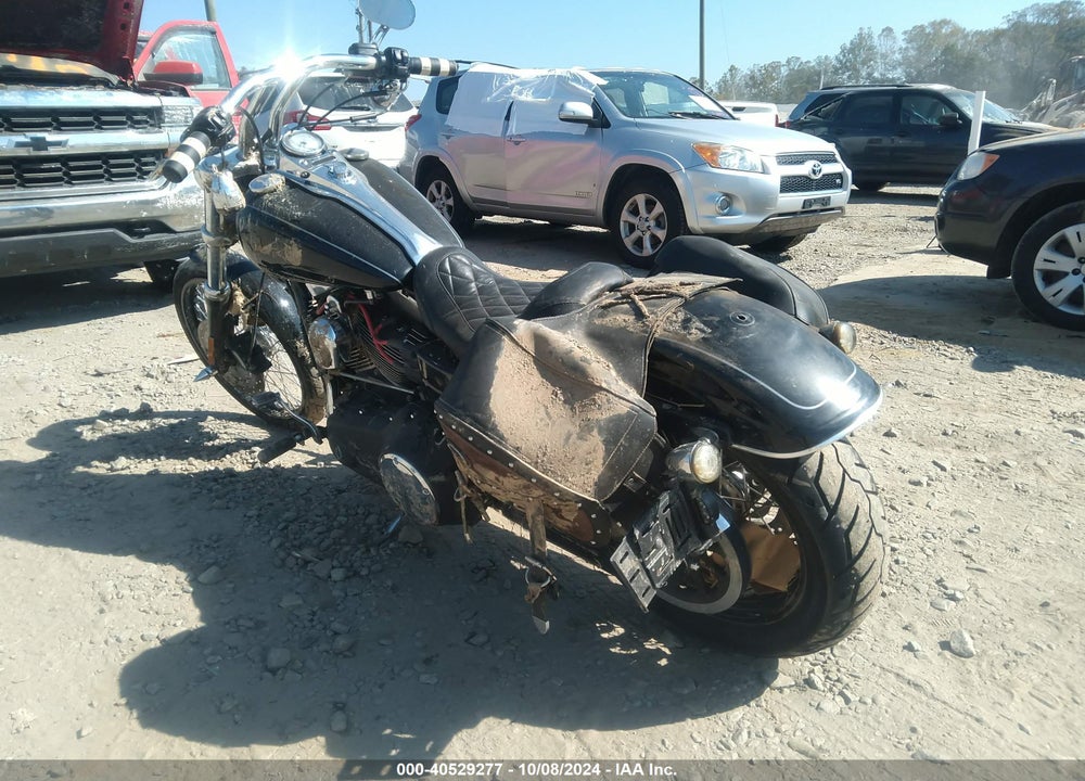 2011 HARLEY-DAVIDSON FXDWG VIN: 1HD1GP410BC308295