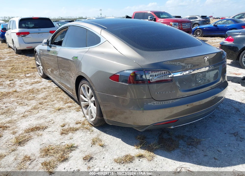 2015 TESLA MODEL S 70D/85D/P85D VIN: 5YJSA1H28FF082619