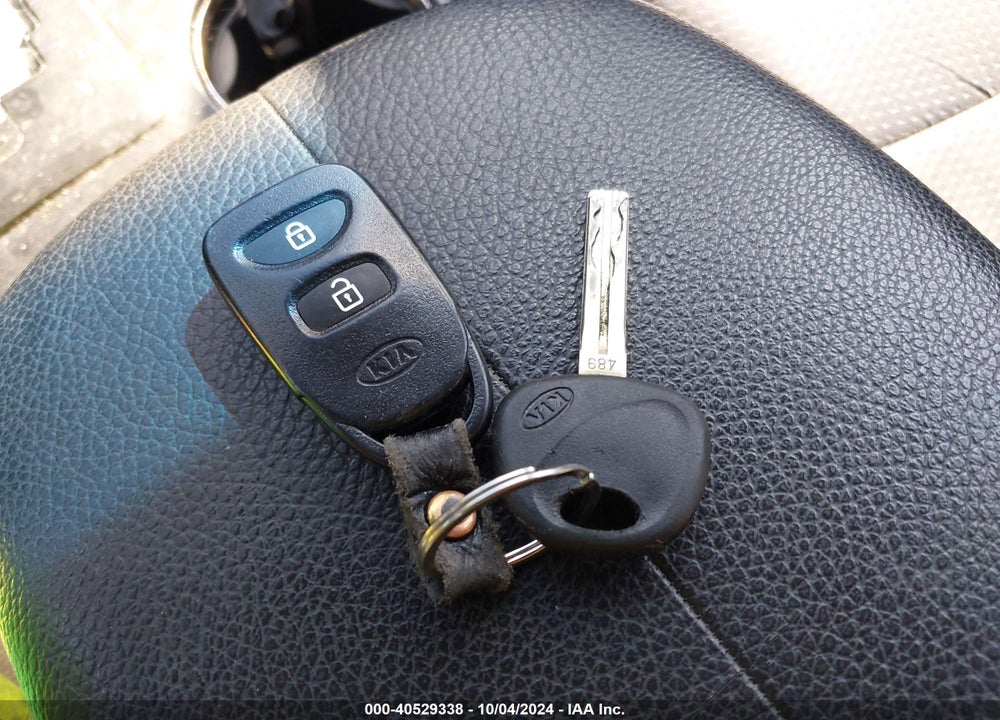 2012 KIA SORENTO LX VIN: 5XYKT3A11CG248412