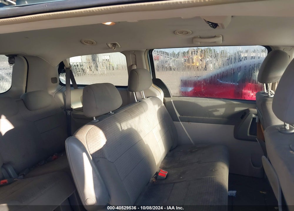 2008 CHRYSLER TOWN & COUNTRY LX VIN: 2A8HR44H78R603988