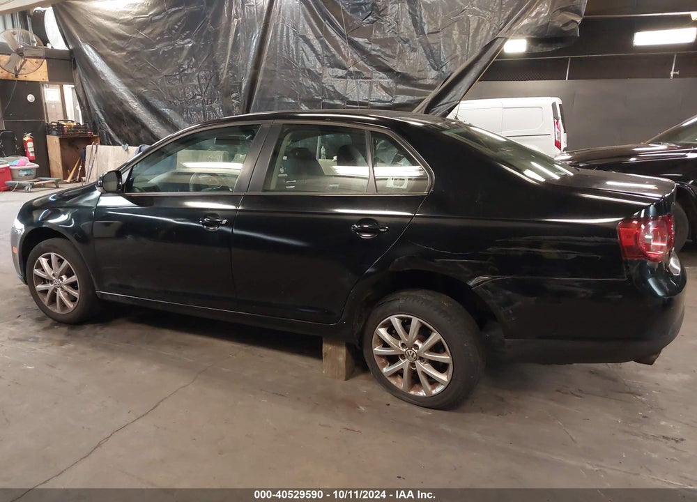 2010 VOLKSWAGEN JETTA LIMITED EDITION VIN: 3VWRZ7AJXAM157043