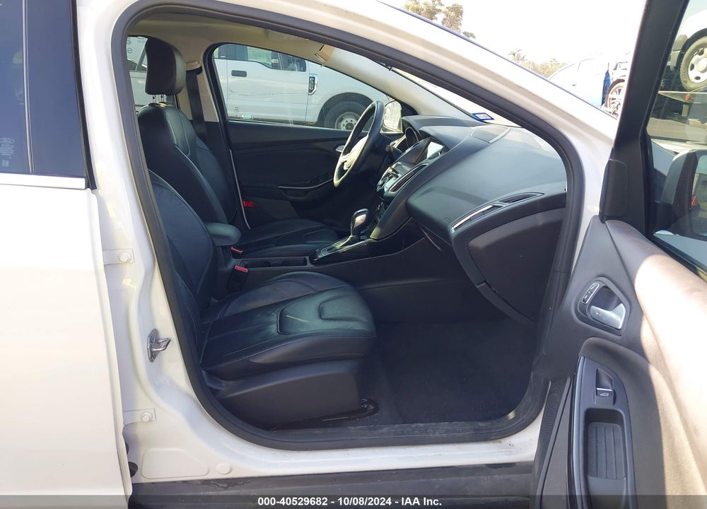 2017 FORD FOCUS TITANIUM VIN: 1FADP3J27HL212800