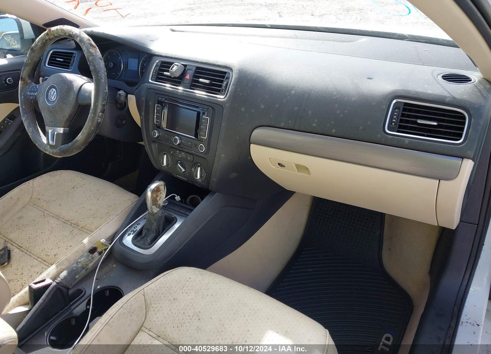 2014 VOLKSWAGEN JETTA 2.0L TDI VIN: 3VWLL7AJ7EM432932