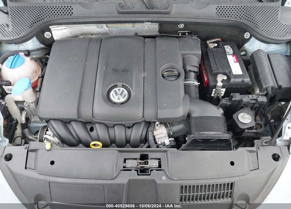 2014 VOLKSWAGEN BEETLE 2.5L VIN: 3VW5X7AT1EM800116